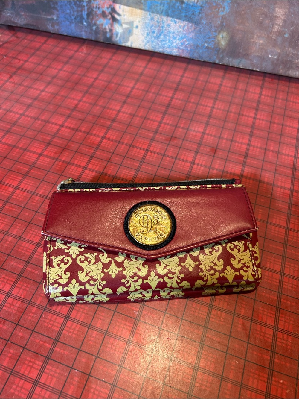 Harry Potter Platform Hogwarts Express 9 3/4 Red Filigree Ladies Zip Flap Wallet